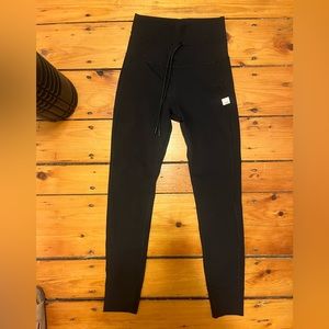 Black Vuori Leggings